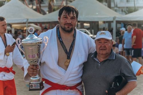 
<p>                                Артур Хапцев - Чемпион Мира по пляжному самбо</p>
<p>                        