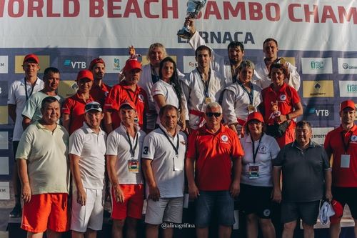 
<p>                                Сборная России стала чемпионом в командных соревнованиях на Чемпионате Мира по пляжному самбо</p>
<p>                        
