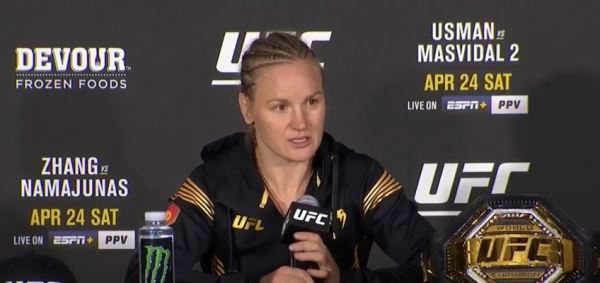 Видео: Пресс-конференция после UFC 261